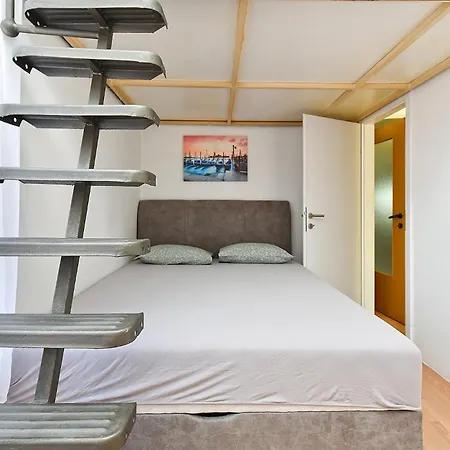 Marie Louise 2396 Appartement