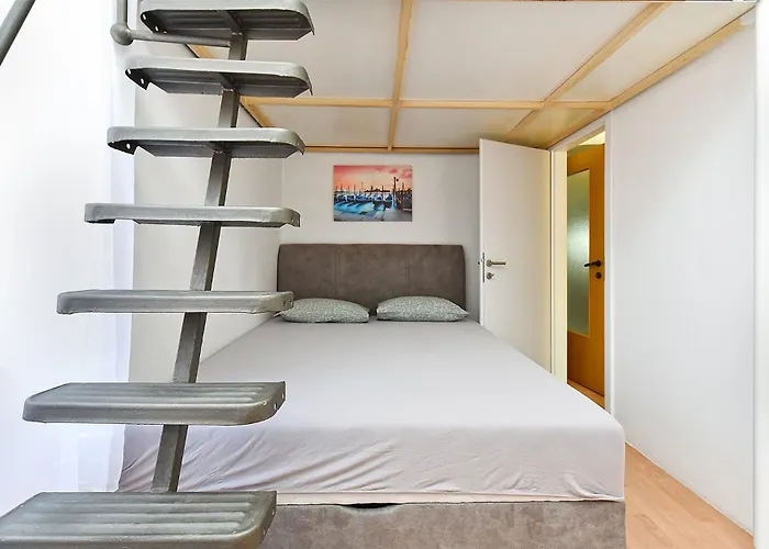 Marie Louise 2396 Apartman